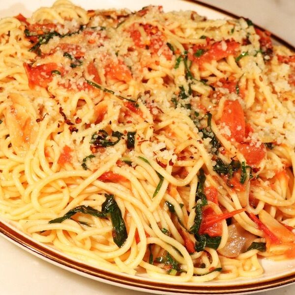 Spaghetti With Tomato, Basil, and Olive Oil